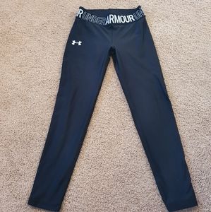 Women Under Armour size Small reversible leggings in black